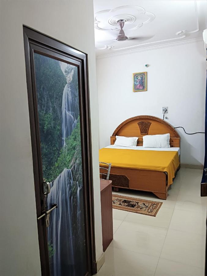 Varuna Palace-Fully Vaccinated Staff พาราณสี ภายนอก รูปภาพ