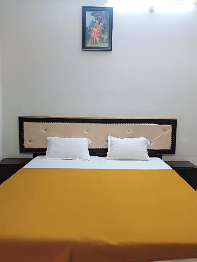 Varuna Palace-Fully Vaccinated Staff พาราณสี ภายนอก รูปภาพ